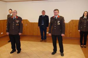 Quelle: FF Roiten&nbsp; Das Kommando (Franz Schöller, Simon Pömmer, David Haag, Bettina Fessl) mit Bürgermeister Josef Wagner