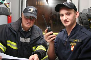 Foto: Günther Huber&nbsp; Gerhard Wagner und Clemens Hammerl nahmen mi 12 Feuerwehren an der Übung teil